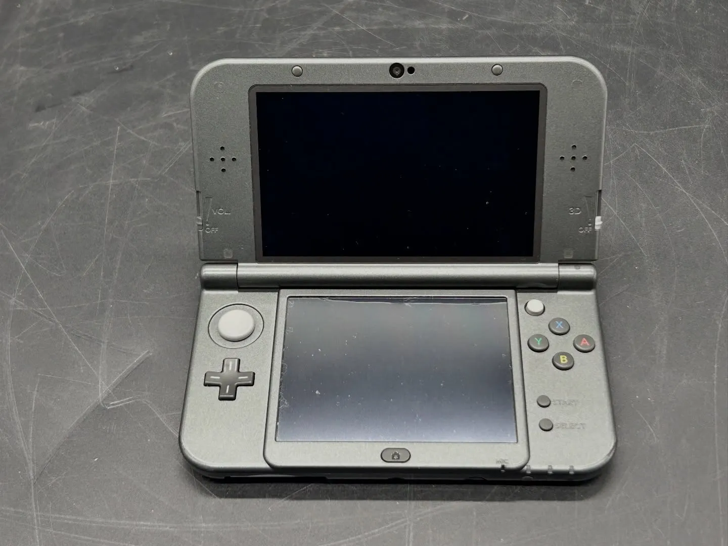 🎮 Nintendo 3DS LL（メタリックブラック）を四...