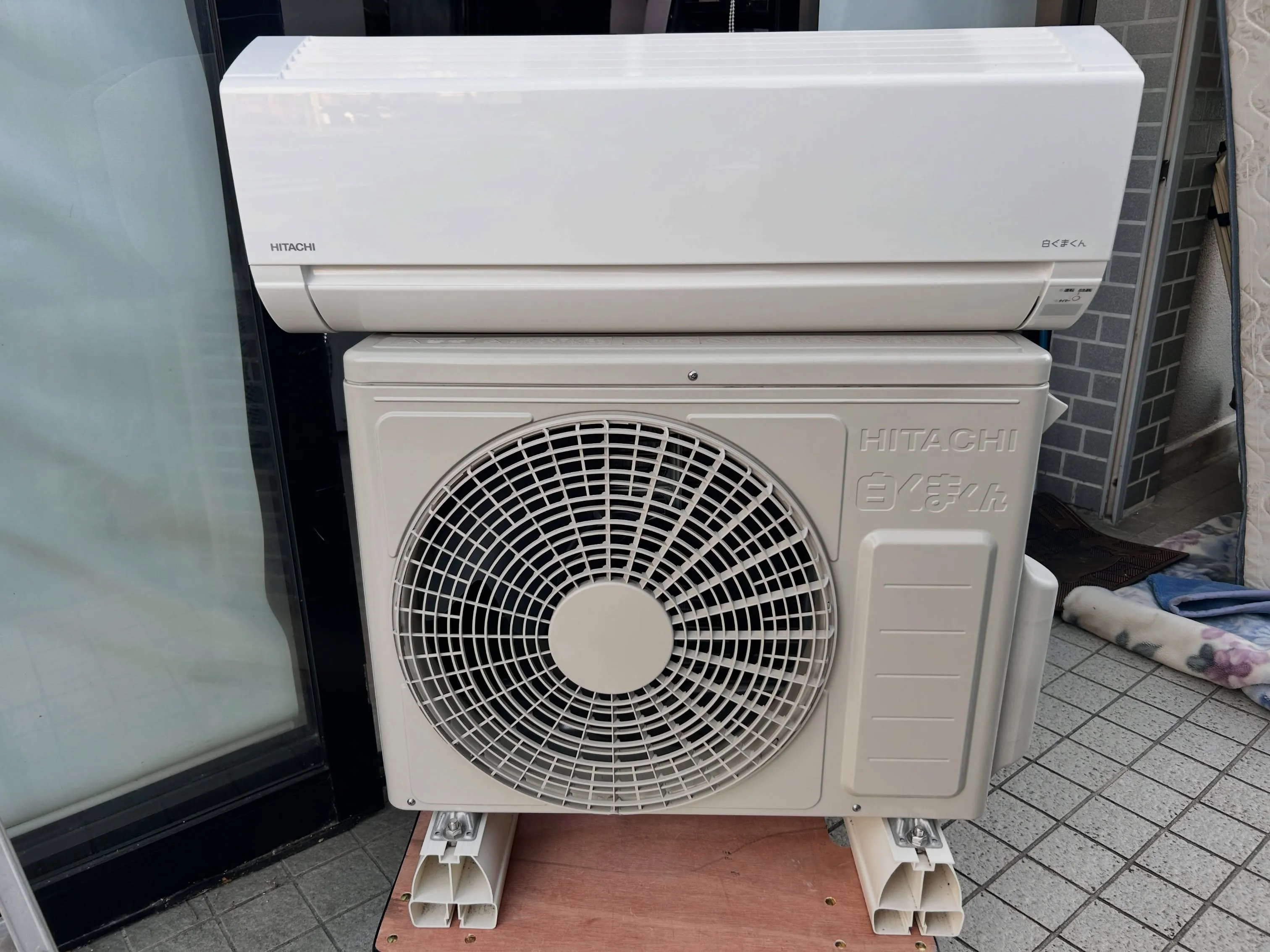 ❄️ HITACHI ルームエアコン RAS-AJ22Rを四...