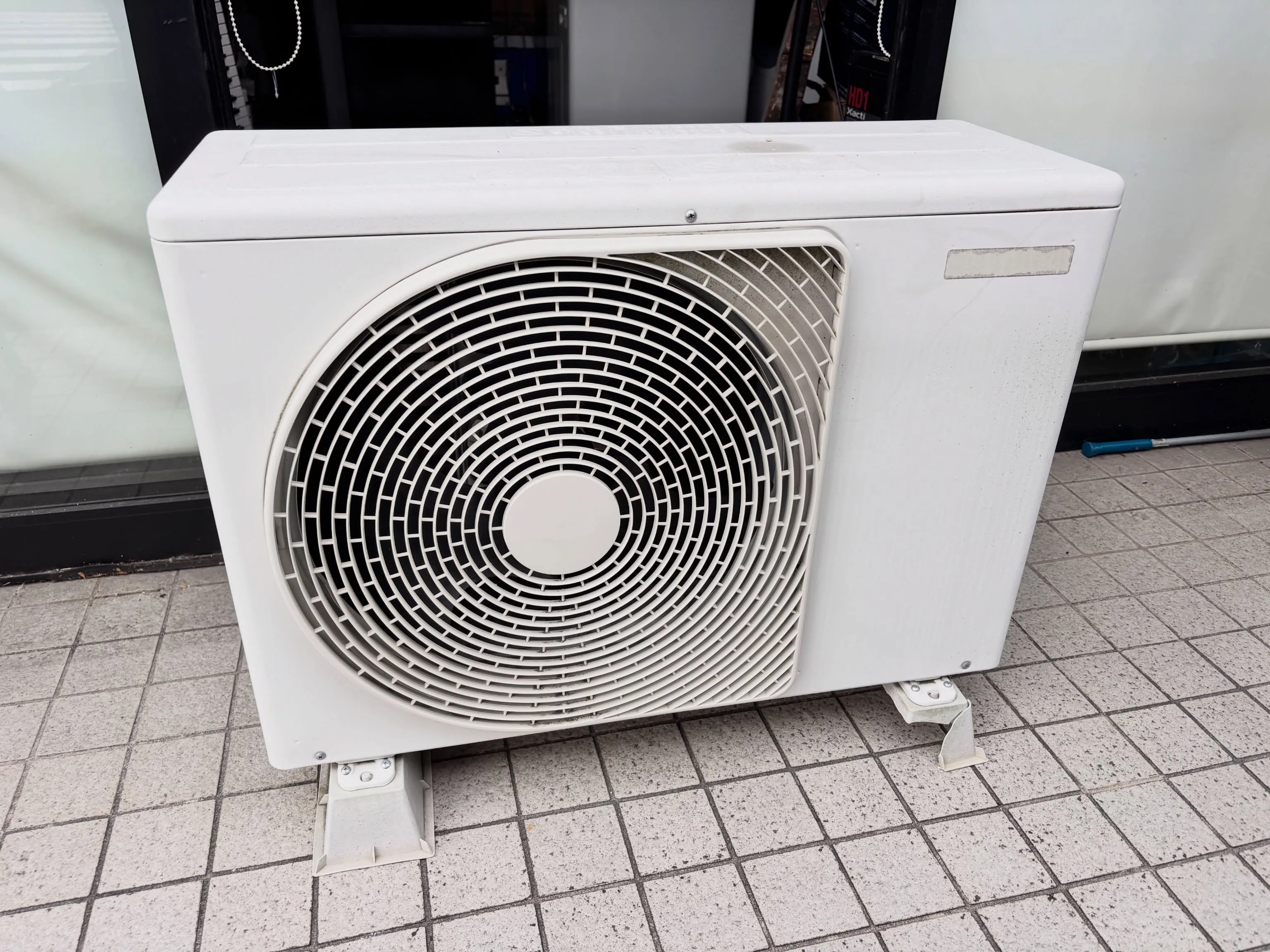 ❄️ TOSHIBA ルームエアコン RAS-J251Mを四...