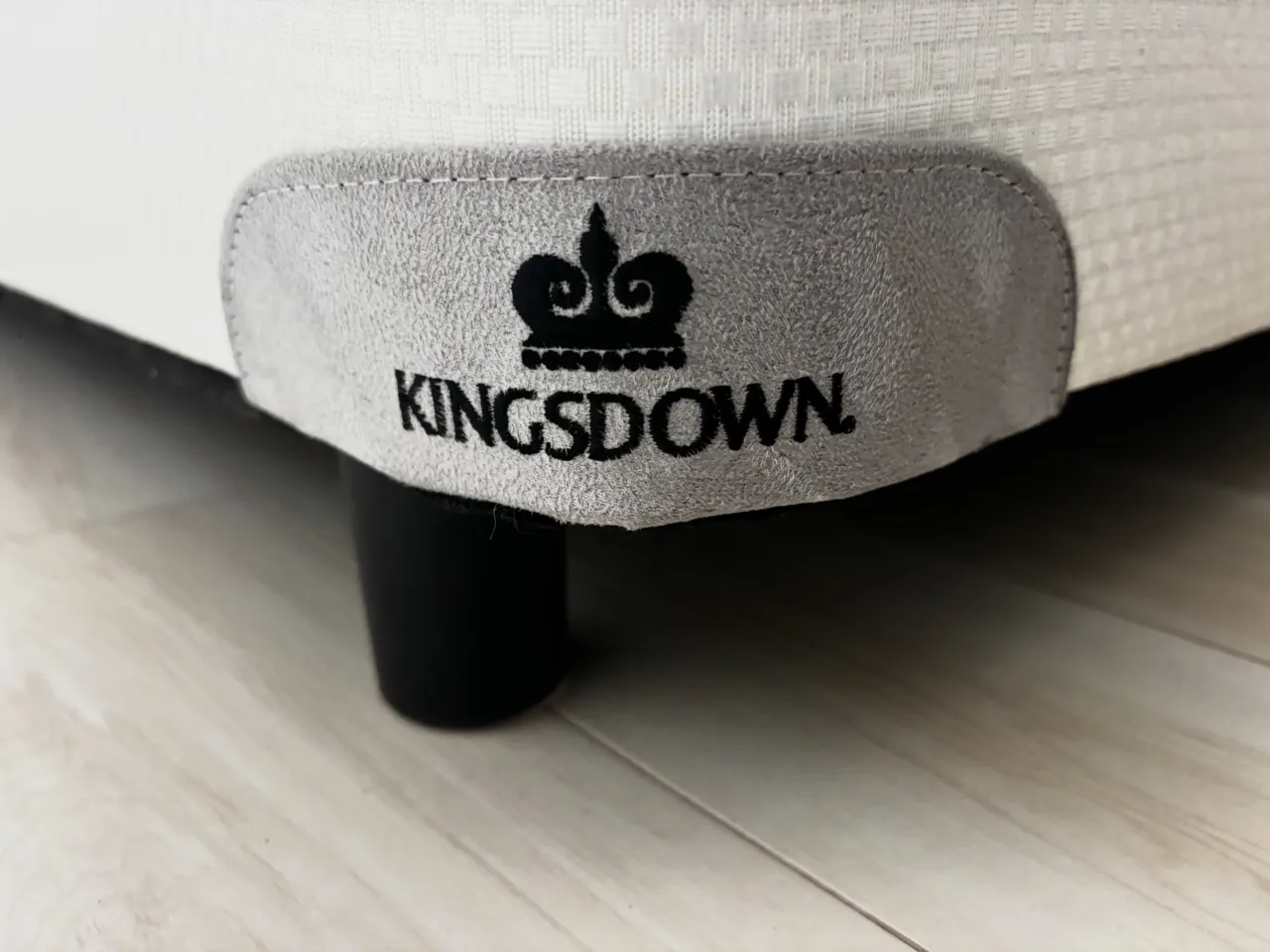 🛏️ KINGSDOWN（キングスダウン）のダブルベッドを四...