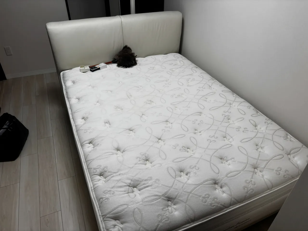 🛏️ KINGSDOWN（キングスダウン）のダブルベッドを四...